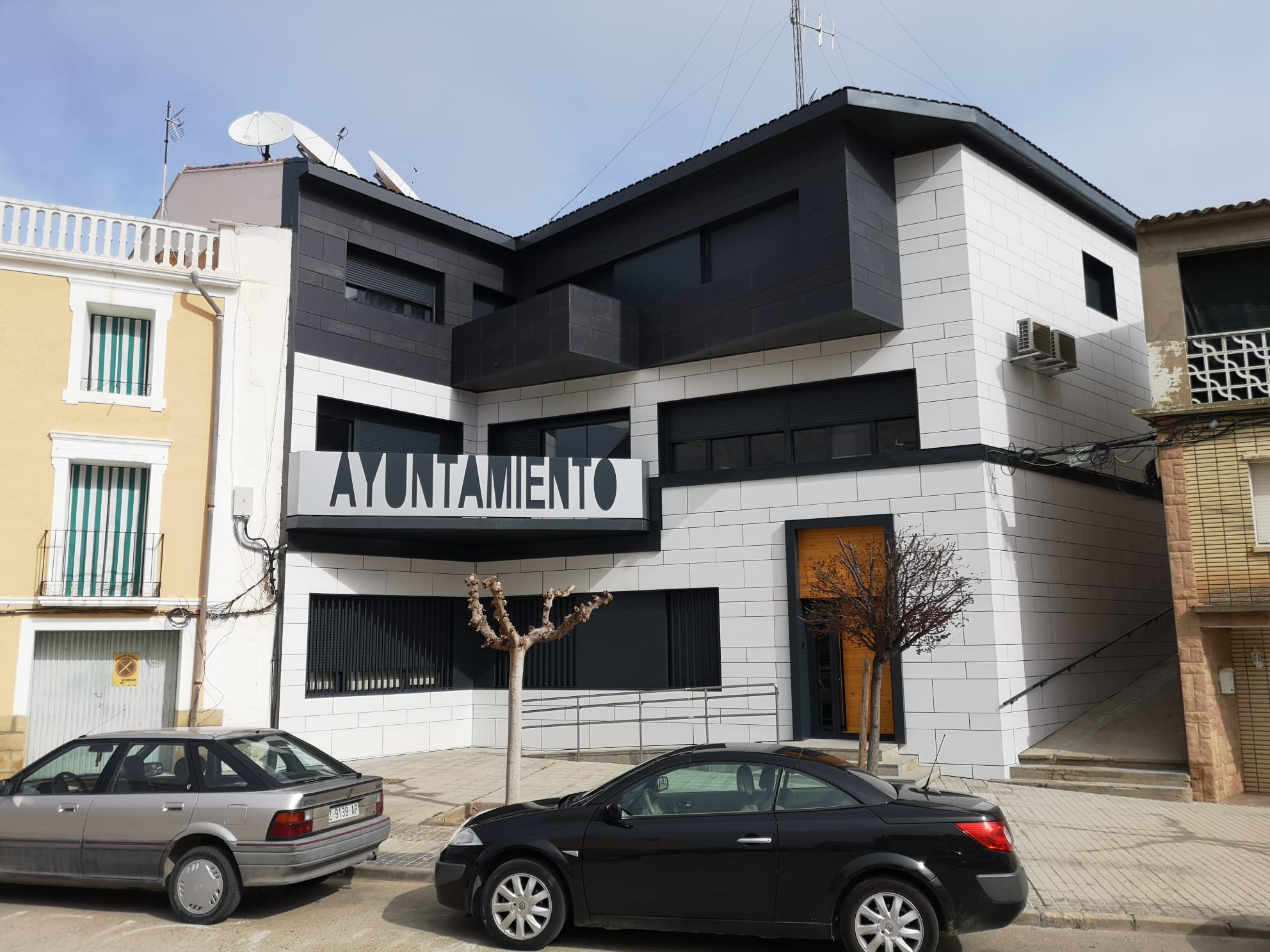  Reforma en la fachada del Ayuntamiento de S&aacute;stago  