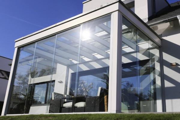 Cortinas de vidrio en Zaragoza para transformar tu terraza sin perder luz ni vistas