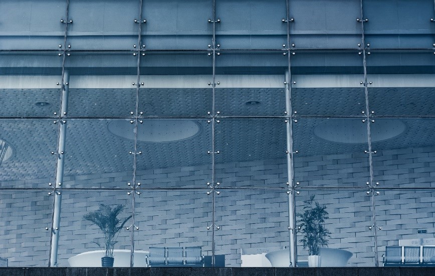 Innovaci&oacute;n arquitect&oacute;nica: &iquest;por qu&eacute; elegir los muros cortina para tus proyectos?